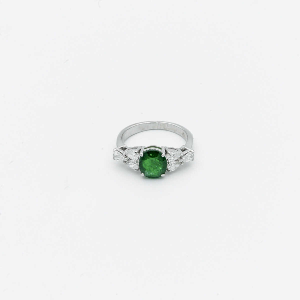 Green Emerald Diamond Ring