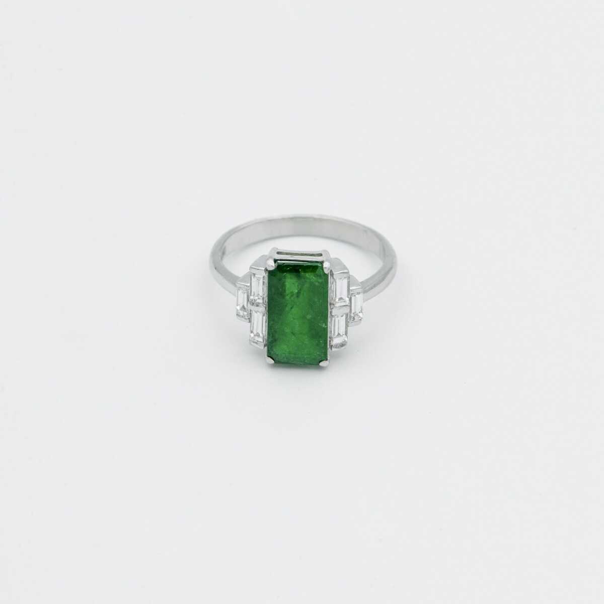 Green Emerald Diamond Ring