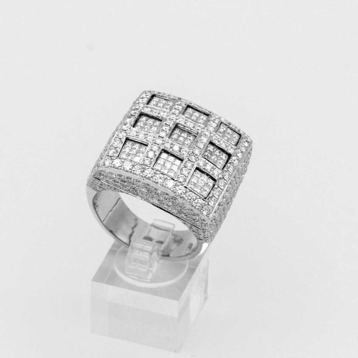 Venus Diamond Ring