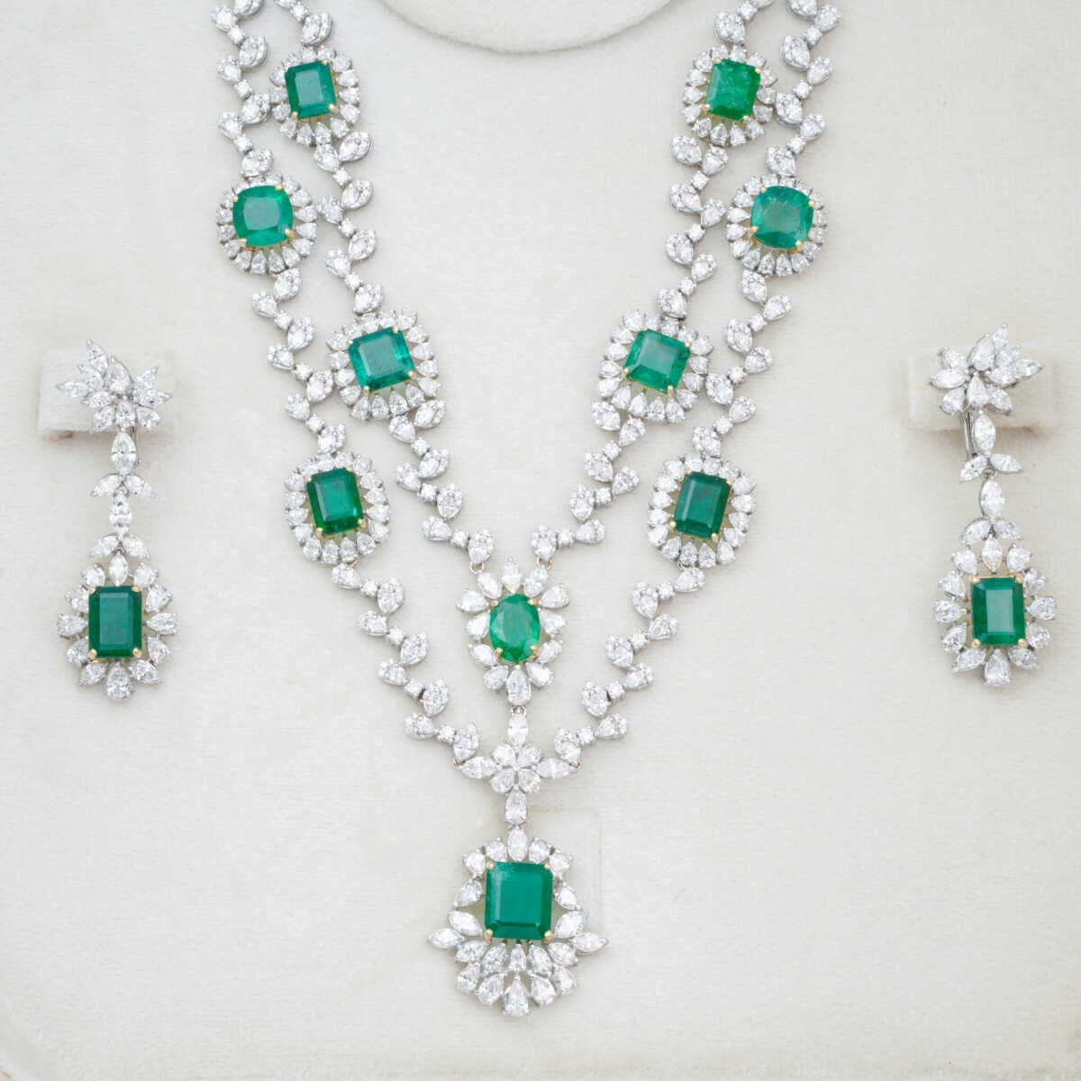 Green Emerald Diamond Necklace Set