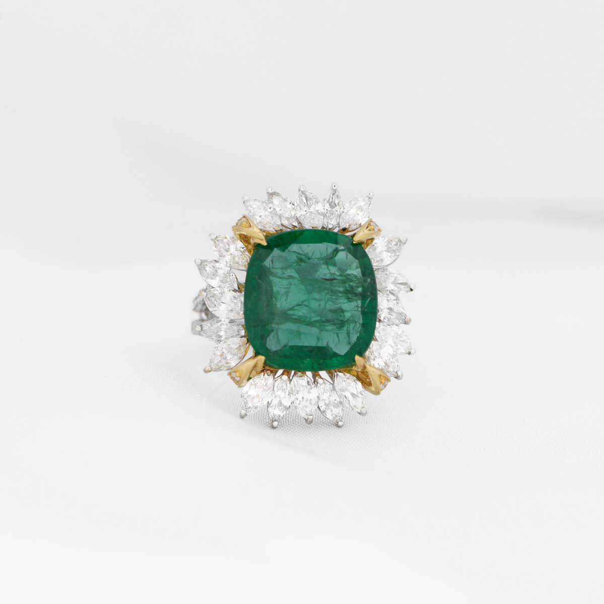 Green Emrald Diamond Ring