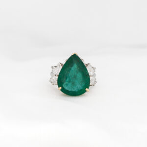 Pear-shaped Emerald ring