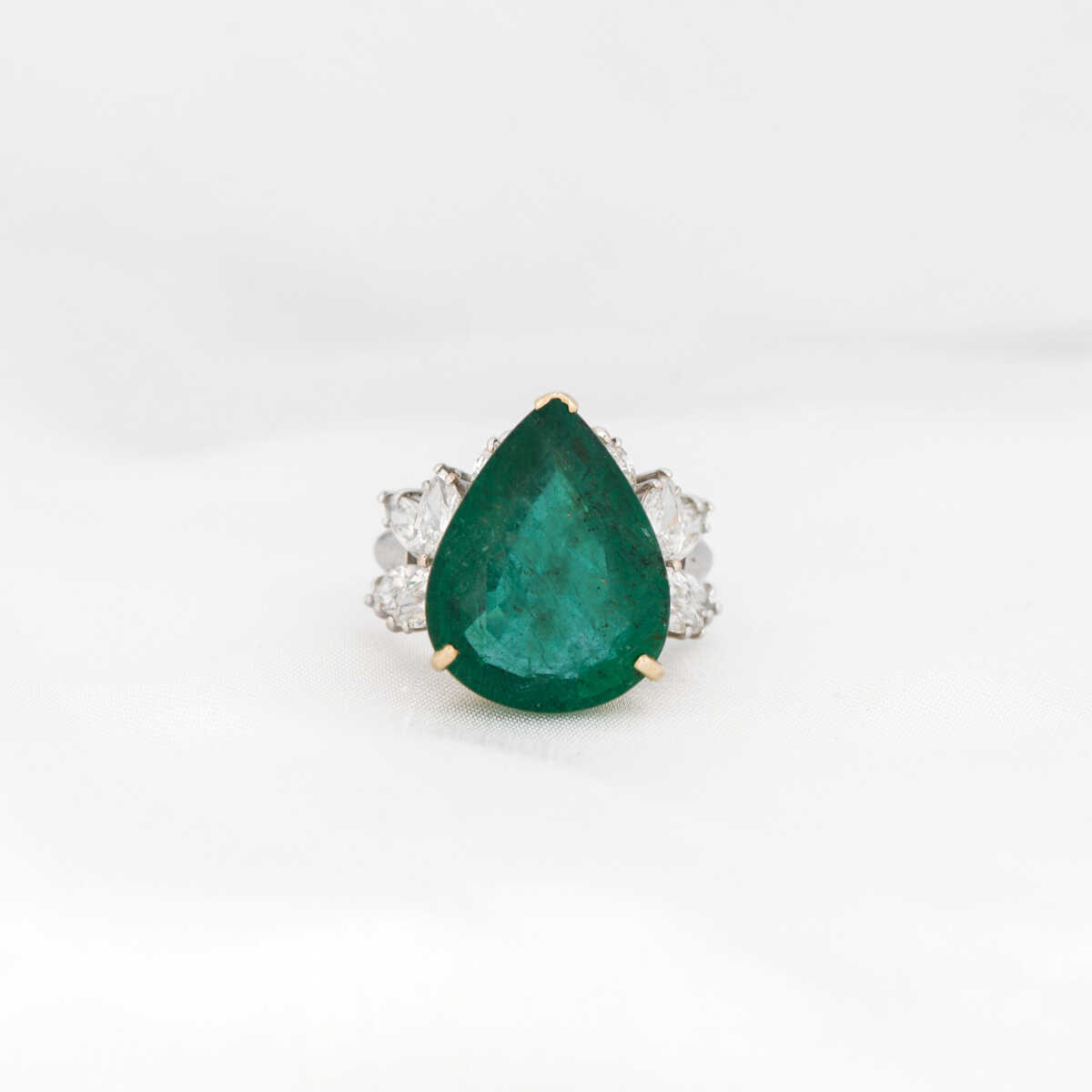 Pear-shaped Emerald ring