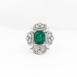 Green Emerald Diamond Ring