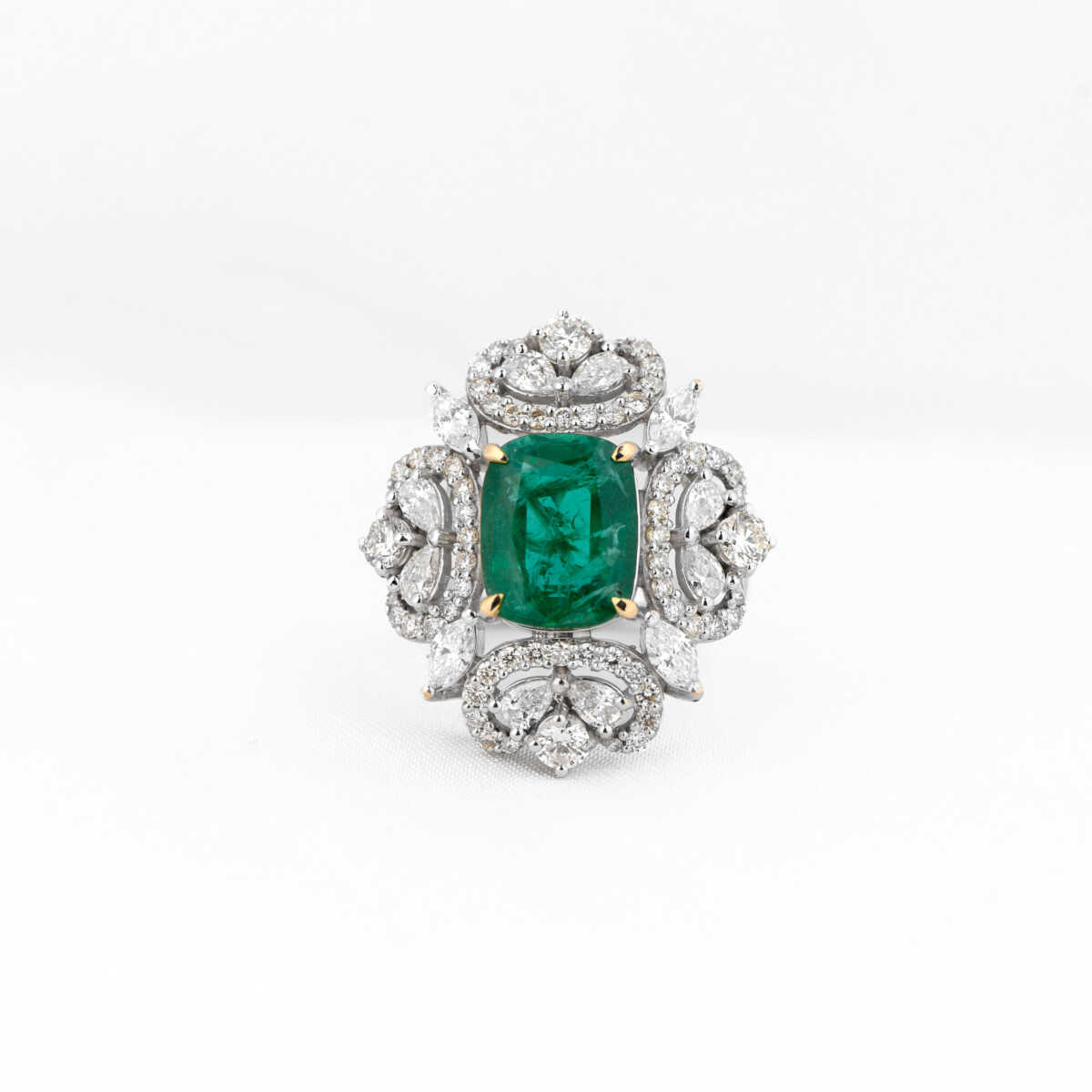 Green Emerald Diamond Ring