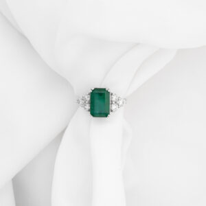 Green Emerald Diamond Ring