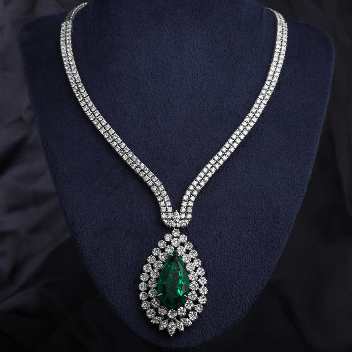 Green Emerald Diamond Necklace Set