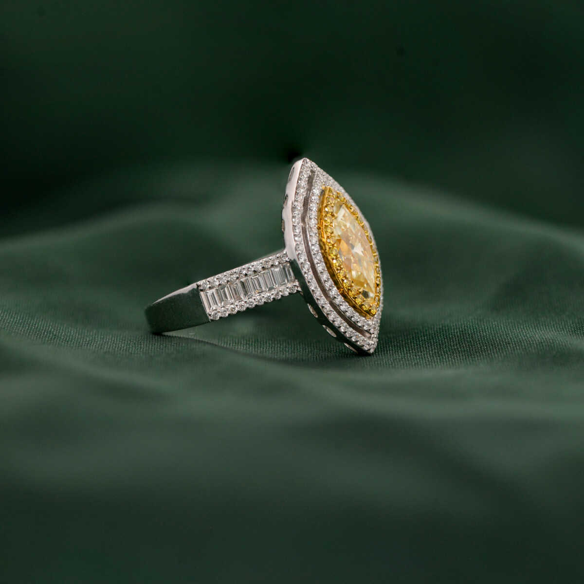 Y-Z diamond ring